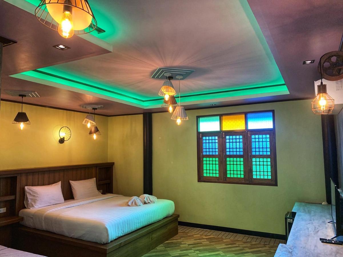 เดอะ แมงโกรฟ โอลด์ทาวน์ Hotel เกาะลันตา ภายนอก รูปภาพ