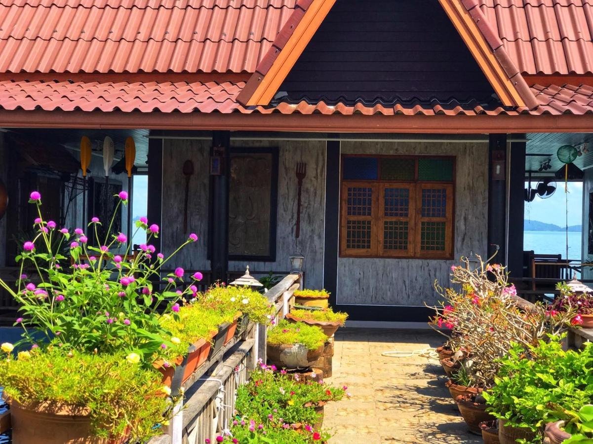 เดอะ แมงโกรฟ โอลด์ทาวน์ Hotel เกาะลันตา ภายนอก รูปภาพ