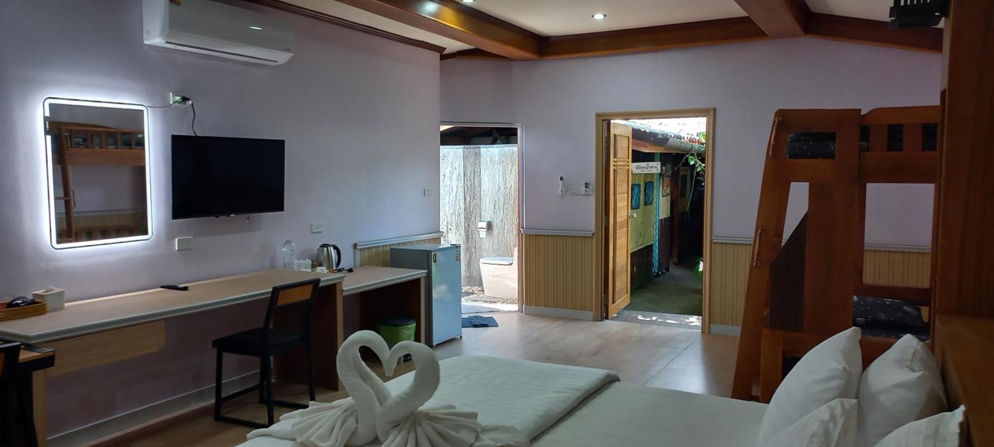 เดอะ แมงโกรฟ โอลด์ทาวน์ Hotel เกาะลันตา ภายนอก รูปภาพ